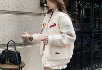 五一吃瓜官网网页版少女推荐，边吃瓜边观看更有趣