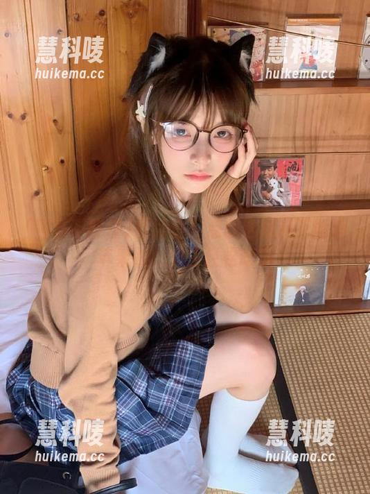 在线追热点就选黑料不能停苹果版，女生轻松吃瓜
