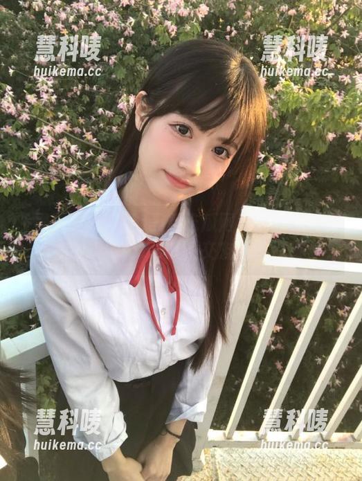 黑料吃瓜网址大全首页优质内容，app吐槽交友两不误！